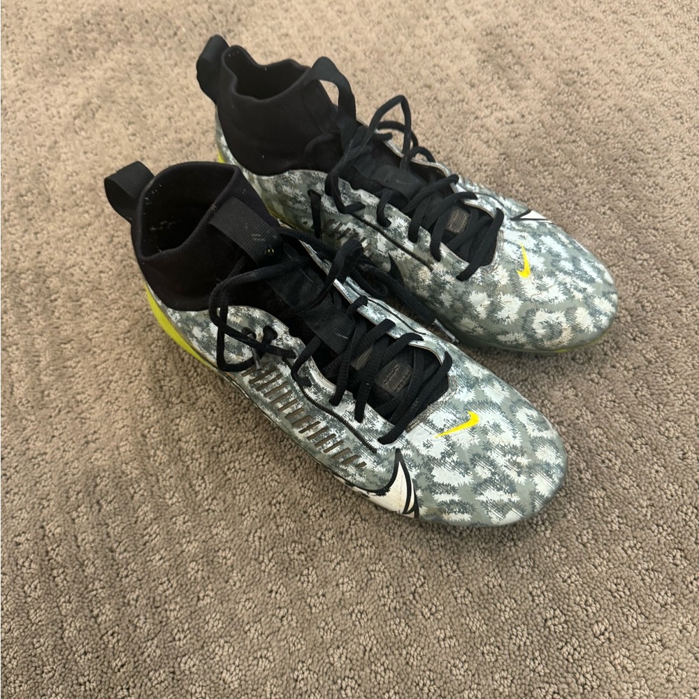 Football shoes